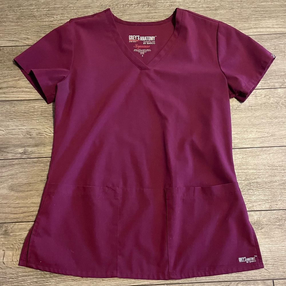 Greys anatomy by barco scrub set in burgundy color